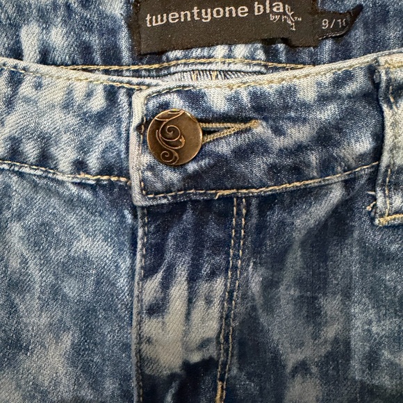 Twenty one black by rue 21 woman’s acid ashed/distressed jeans - Picture 5 of 8